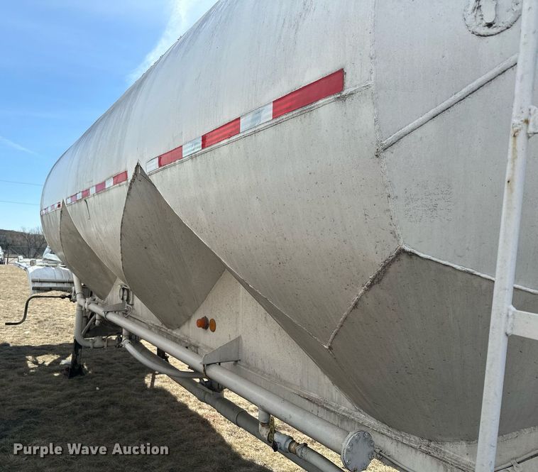 image for item DQ7311 1978 Fruehauf  pneumatic dry bulk trailer