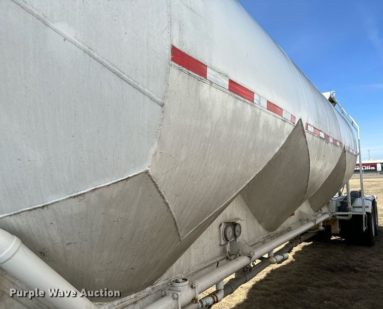 image for item DQ7311 1978 Fruehauf  pneumatic dry bulk trailer