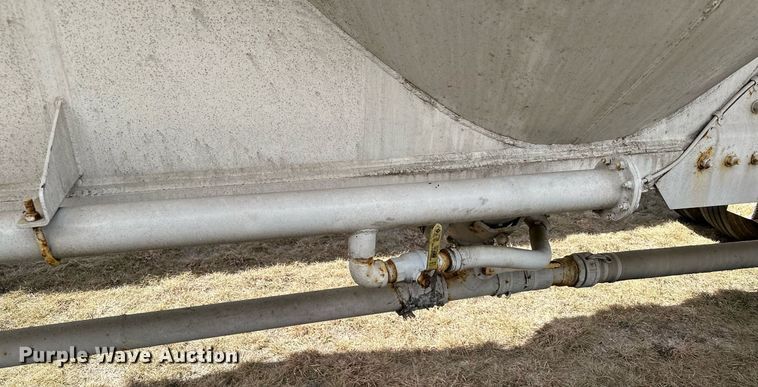 image for item DQ7311 1978 Fruehauf  pneumatic dry bulk trailer