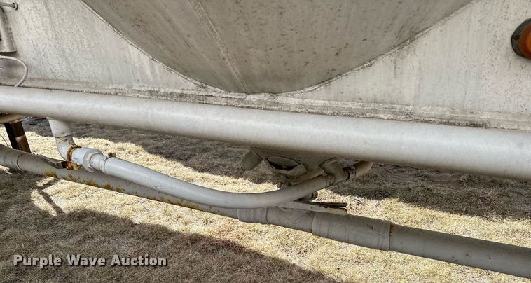 image for item DQ7311 1978 Fruehauf  pneumatic dry bulk trailer