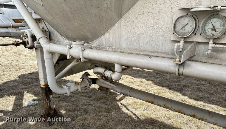 image for item DQ7311 1978 Fruehauf  pneumatic dry bulk trailer