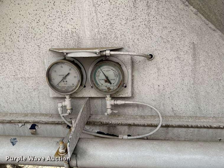 image for item DQ7311 1978 Fruehauf  pneumatic dry bulk trailer