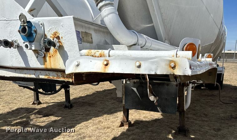 image for item DQ7311 1978 Fruehauf  pneumatic dry bulk trailer