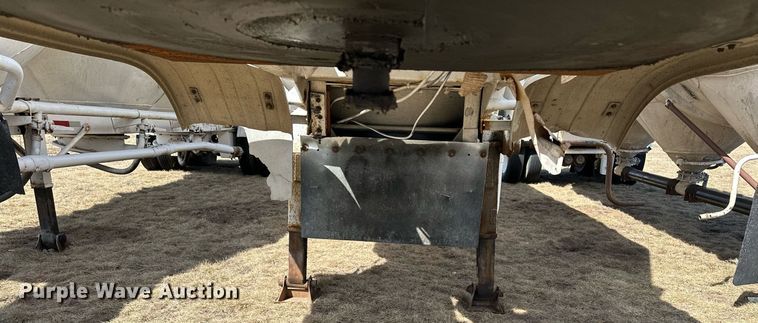 image for item DQ7311 1978 Fruehauf  pneumatic dry bulk trailer