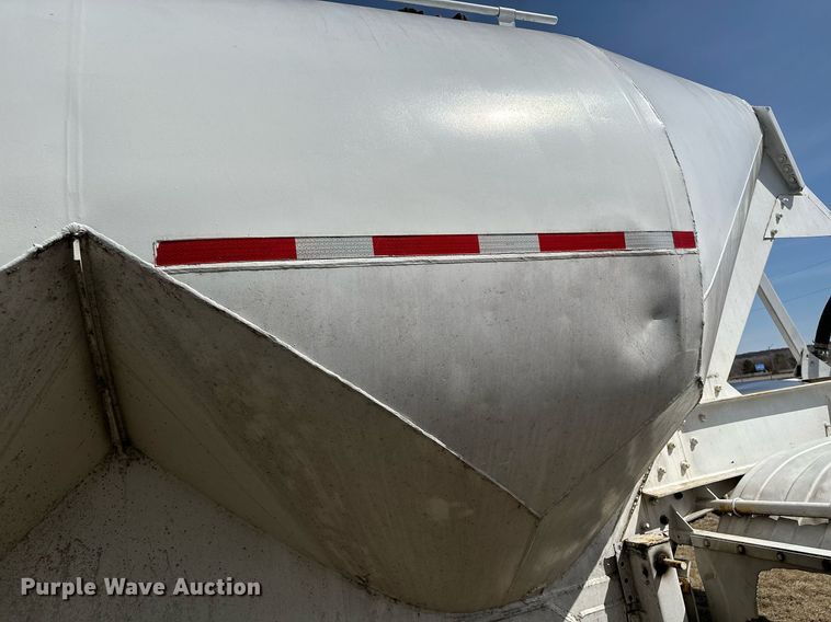 image for item DQ7311 1978 Fruehauf  pneumatic dry bulk trailer