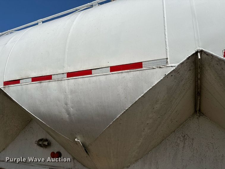 image for item DQ7311 1978 Fruehauf  pneumatic dry bulk trailer