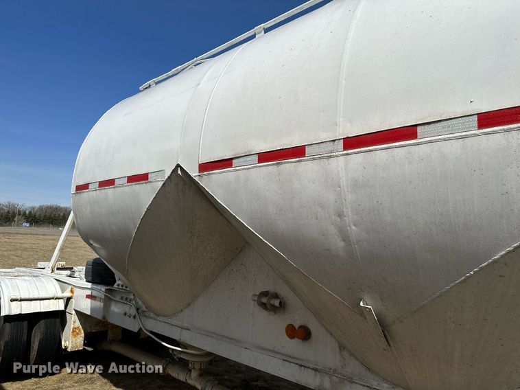 image for item DQ7311 1978 Fruehauf  pneumatic dry bulk trailer