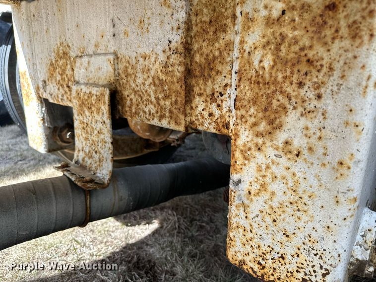 image for item DQ7311 1978 Fruehauf  pneumatic dry bulk trailer