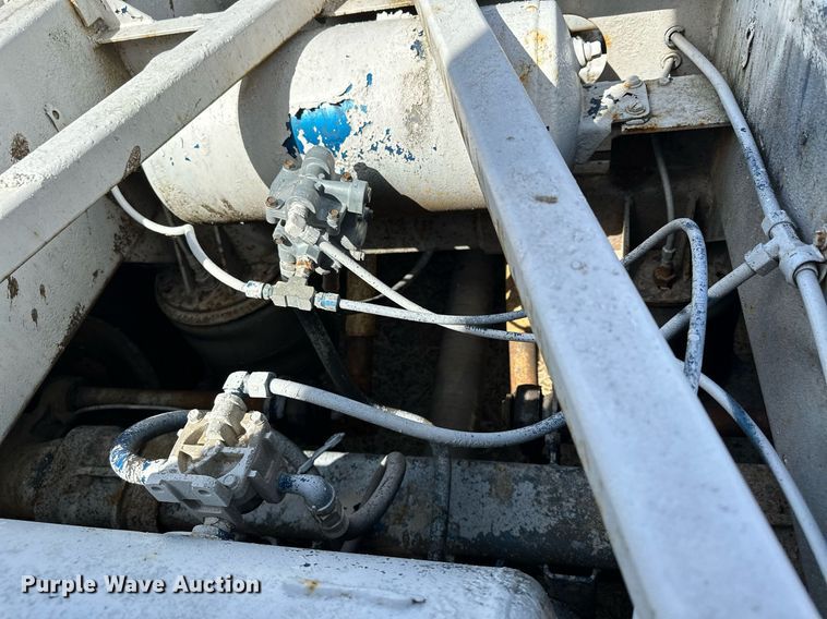 image for item DQ7311 1978 Fruehauf  pneumatic dry bulk trailer