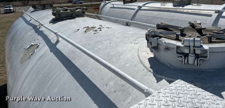 image for item DQ7311 1978 Fruehauf  pneumatic dry bulk trailer