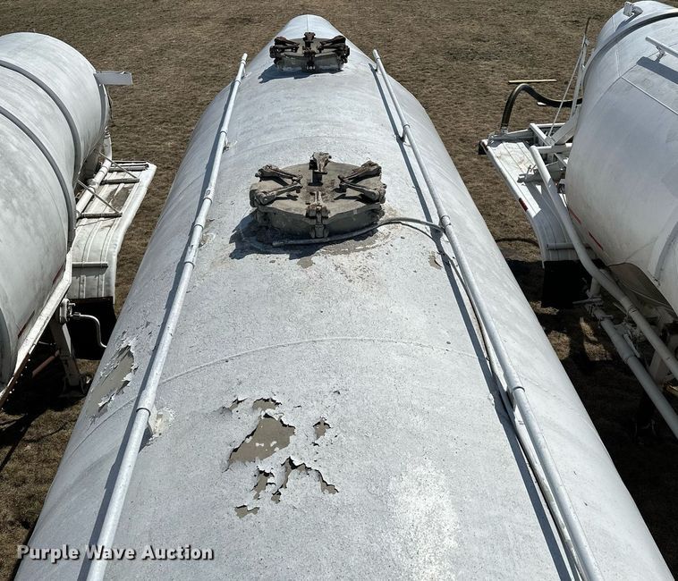 image for item DQ7311 1978 Fruehauf  pneumatic dry bulk trailer