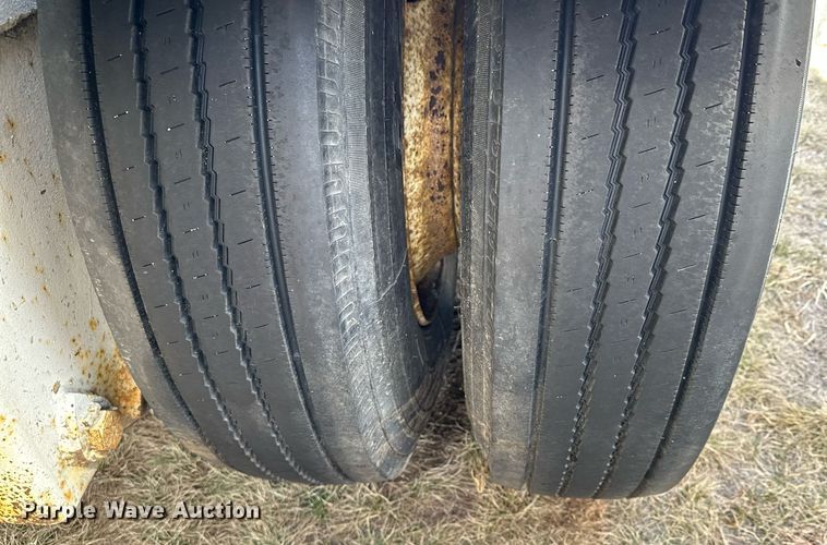 image for item DQ7311 1978 Fruehauf  pneumatic dry bulk trailer