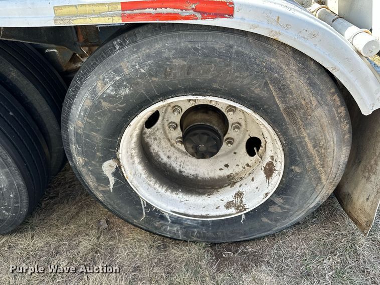 image for item DQ7311 1978 Fruehauf  pneumatic dry bulk trailer