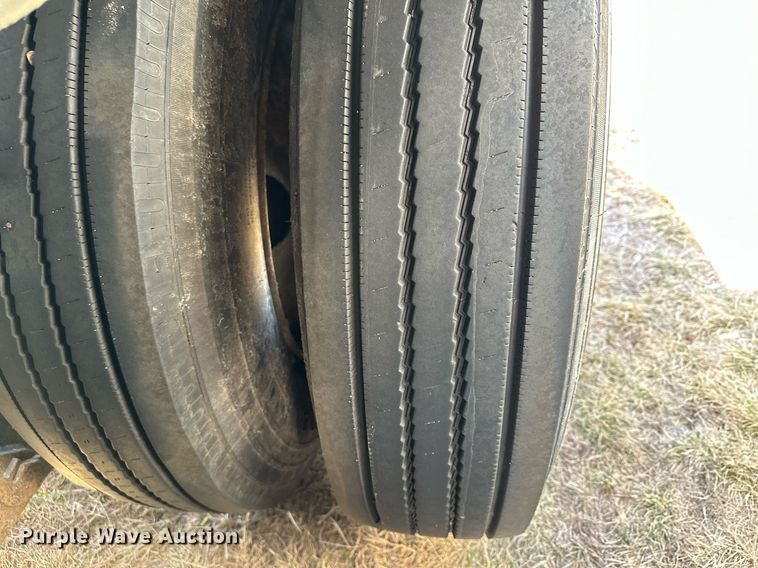 image for item DQ7311 1978 Fruehauf  pneumatic dry bulk trailer