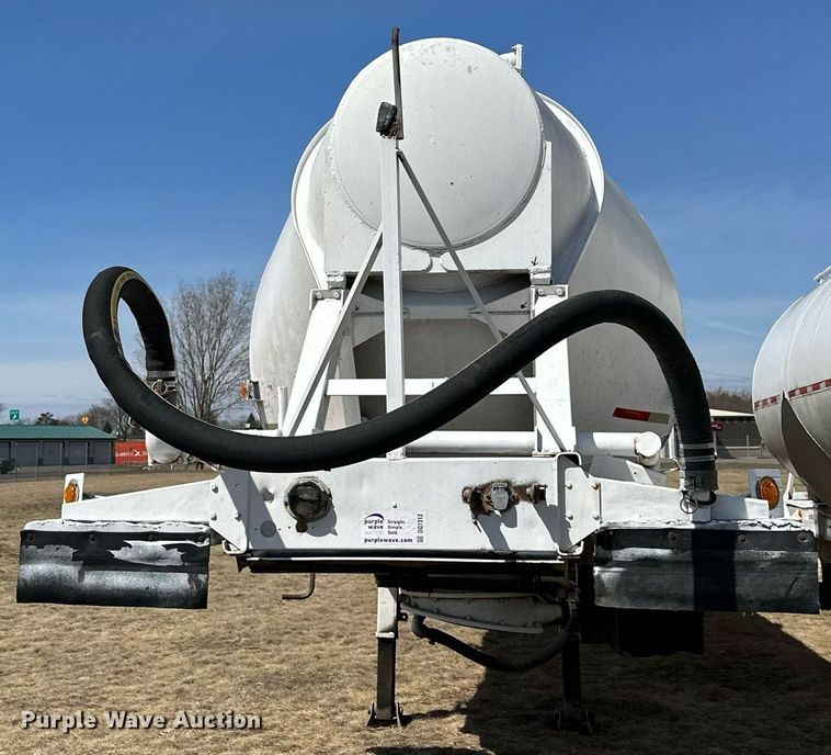 image for item DQ7312 1972 Heil  pneumatic dry bulk trailer