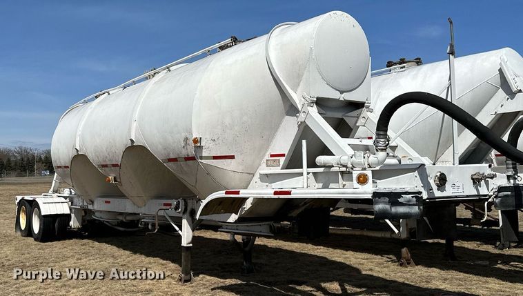 image for item DQ7312 1972 Heil  pneumatic dry bulk trailer