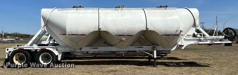 image for item DQ7312 1972 Heil  pneumatic dry bulk trailer