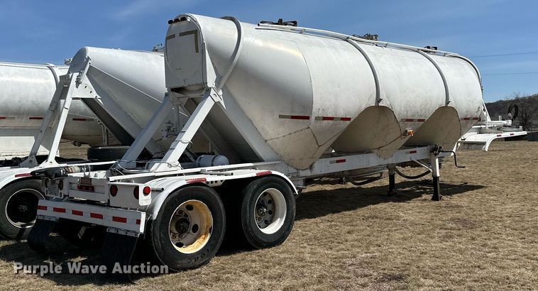 image for item DQ7312 1972 Heil  pneumatic dry bulk trailer