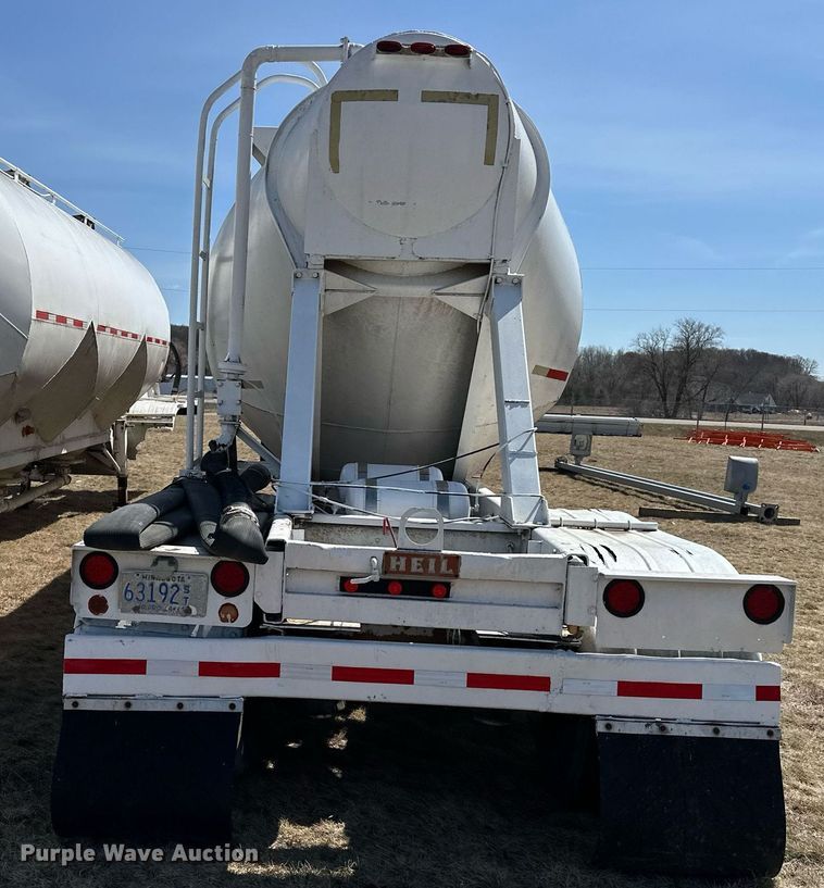 image for item DQ7312 1972 Heil  pneumatic dry bulk trailer