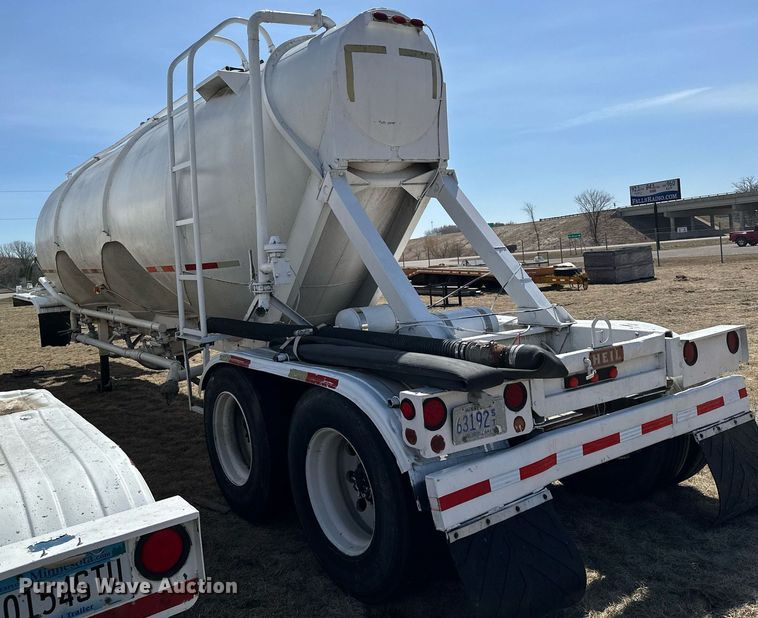 image for item DQ7312 1972 Heil  pneumatic dry bulk trailer