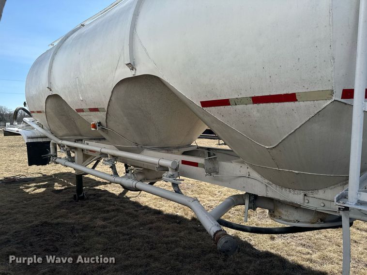 image for item DQ7312 1972 Heil  pneumatic dry bulk trailer