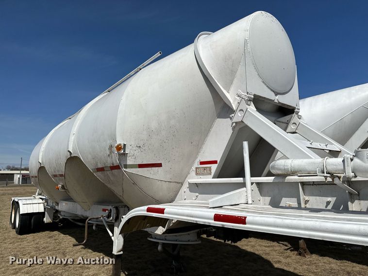 image for item DQ7312 1972 Heil  pneumatic dry bulk trailer