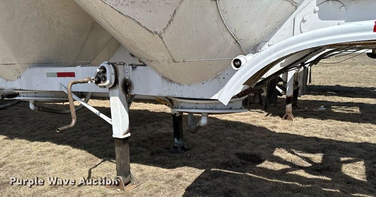 image for item DQ7312 1972 Heil  pneumatic dry bulk trailer