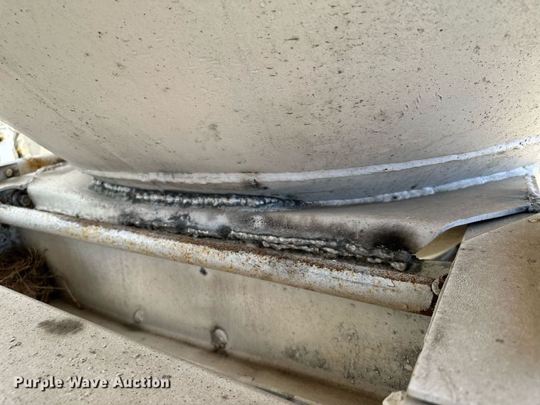 image for item DQ7312 1972 Heil  pneumatic dry bulk trailer