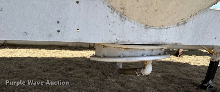 image for item DQ7312 1972 Heil  pneumatic dry bulk trailer