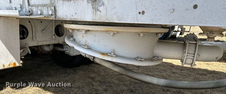 image for item DQ7312 1972 Heil  pneumatic dry bulk trailer