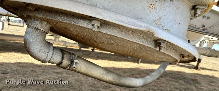 image for item DQ7312 1972 Heil  pneumatic dry bulk trailer