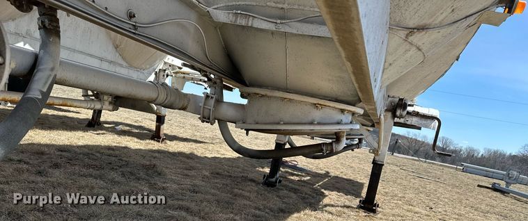 image for item DQ7312 1972 Heil  pneumatic dry bulk trailer