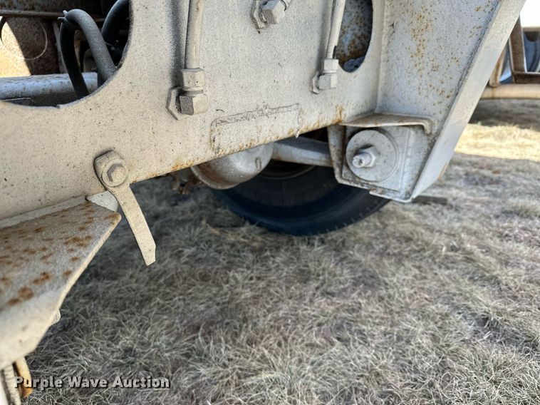 image for item DQ7312 1972 Heil  pneumatic dry bulk trailer