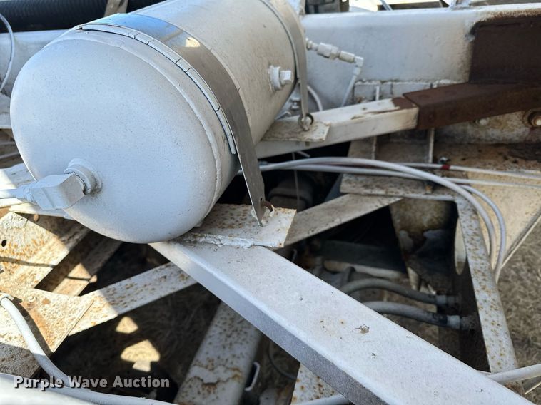 image for item DQ7312 1972 Heil  pneumatic dry bulk trailer