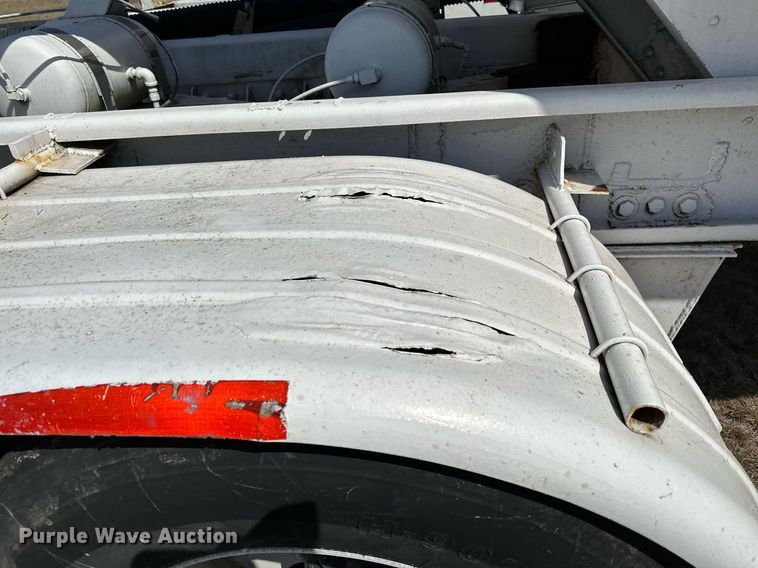 image for item DQ7312 1972 Heil  pneumatic dry bulk trailer