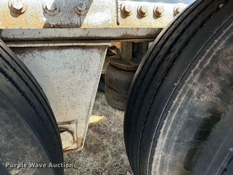 image for item DQ7312 1972 Heil  pneumatic dry bulk trailer