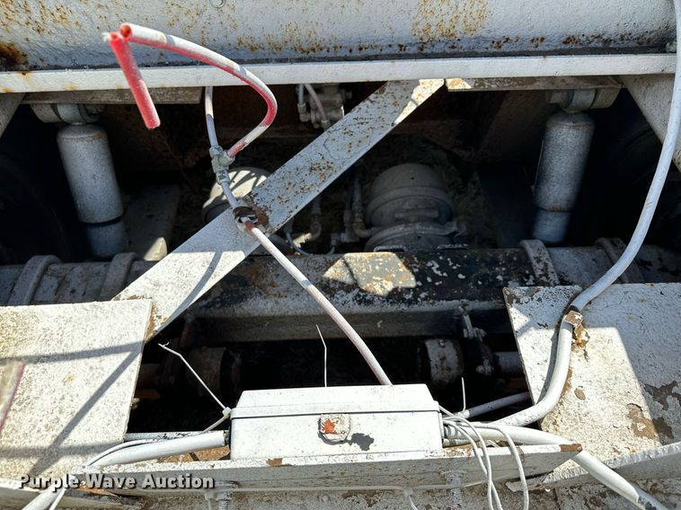 image for item DQ7312 1972 Heil  pneumatic dry bulk trailer