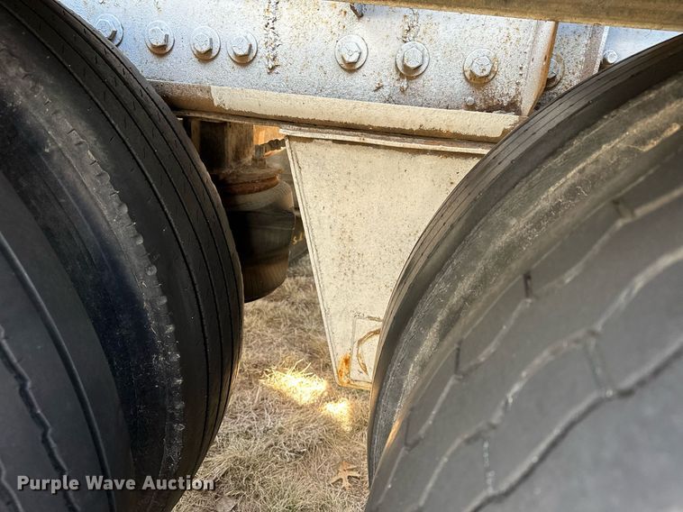 image for item DQ7312 1972 Heil  pneumatic dry bulk trailer