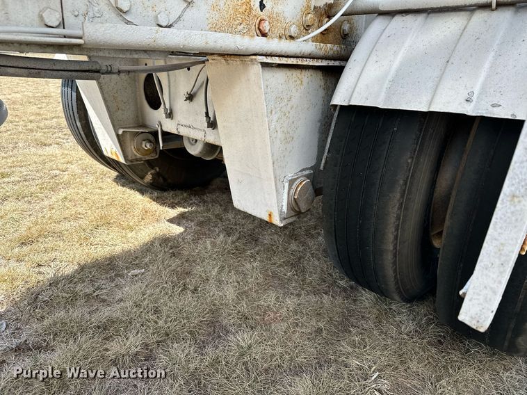 image for item DQ7312 1972 Heil  pneumatic dry bulk trailer