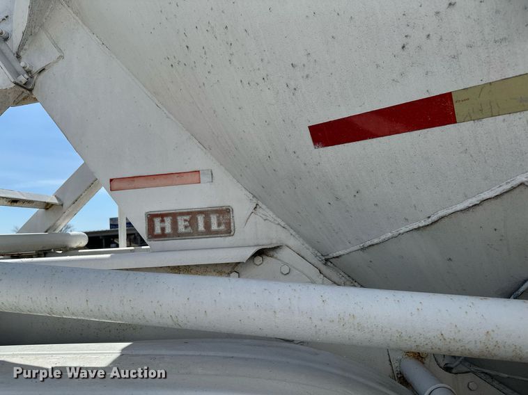 image for item DQ7312 1972 Heil  pneumatic dry bulk trailer