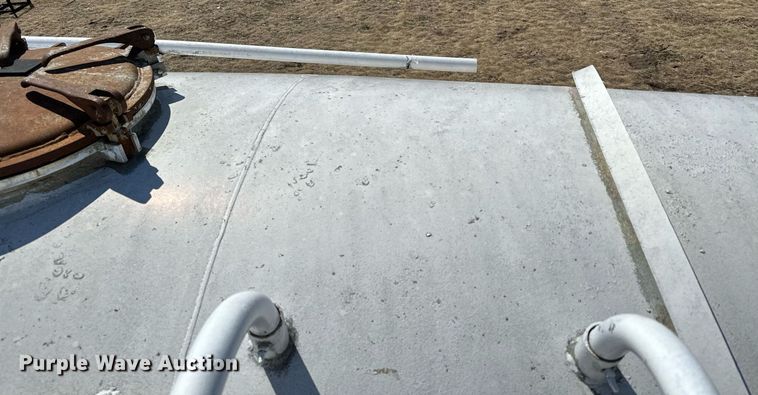 image for item DQ7312 1972 Heil  pneumatic dry bulk trailer