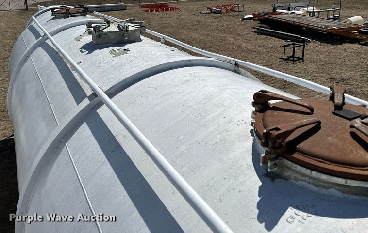 image for item DQ7312 1972 Heil  pneumatic dry bulk trailer