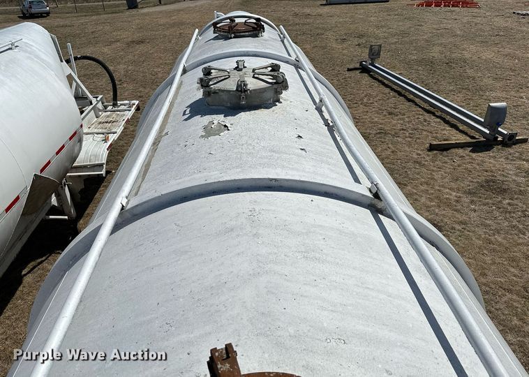 image for item DQ7312 1972 Heil  pneumatic dry bulk trailer