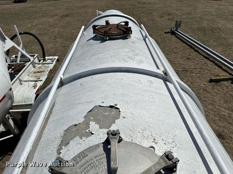 image for item DQ7312 1972 Heil  pneumatic dry bulk trailer