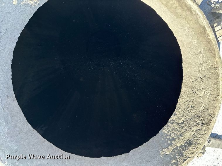 image for item DQ7312 1972 Heil  pneumatic dry bulk trailer