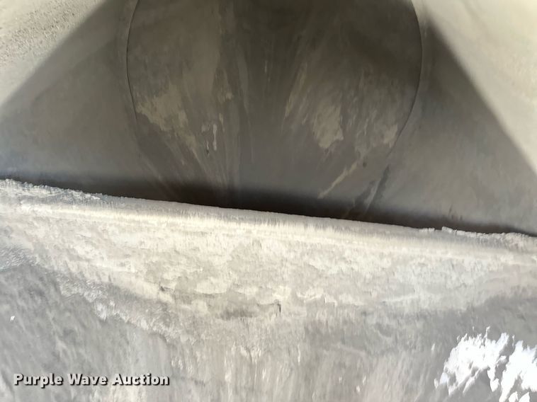 image for item DQ7312 1972 Heil  pneumatic dry bulk trailer