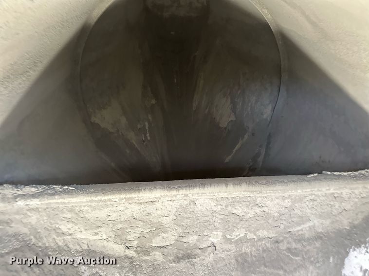 image for item DQ7312 1972 Heil  pneumatic dry bulk trailer