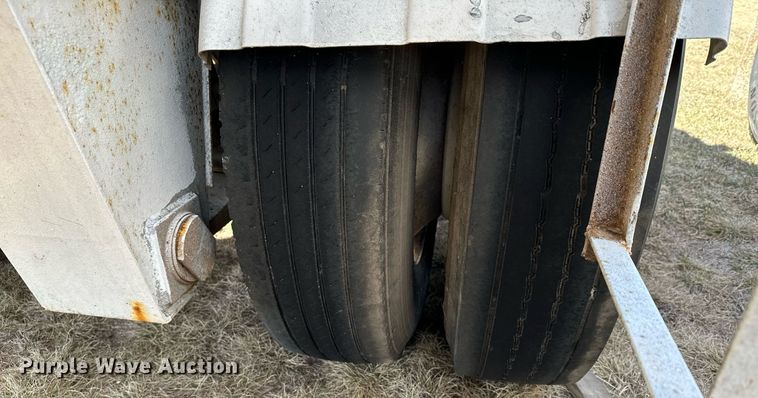 image for item DQ7312 1972 Heil  pneumatic dry bulk trailer