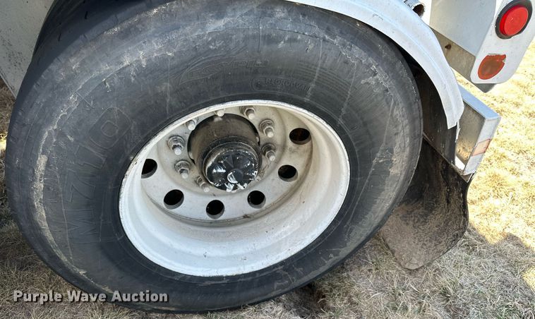 image for item DQ7312 1972 Heil  pneumatic dry bulk trailer