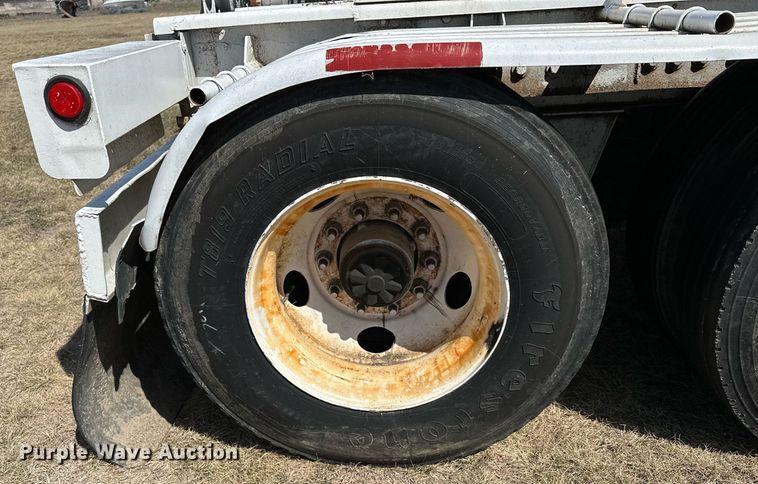 image for item DQ7312 1972 Heil  pneumatic dry bulk trailer